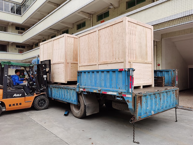 太陽能串焊機設備裝車