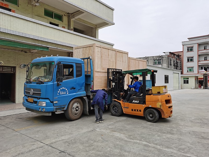 光伏串焊機設備裝車